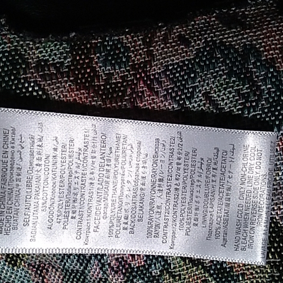 FLORAL TAPESTRY SLEEVELESS TOP BCBGeneration - Picture 9 of 10